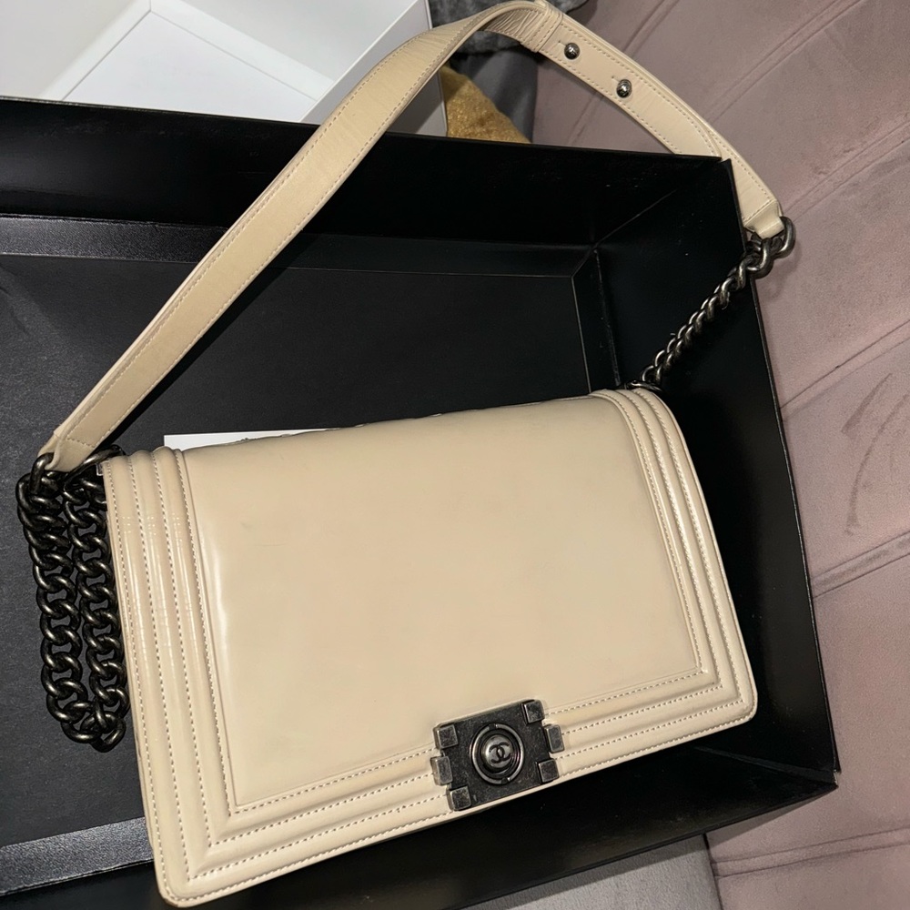 CHANEL Cream Crossbody Bag with Chain Strap